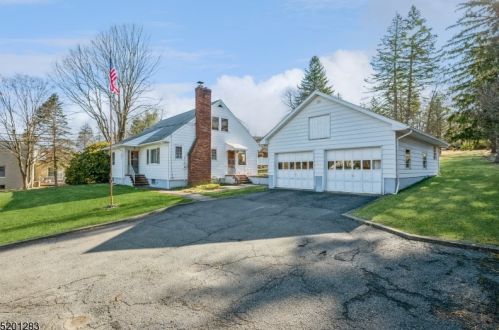 13 Center Grove Rd, Dover, NJ 07869-4407