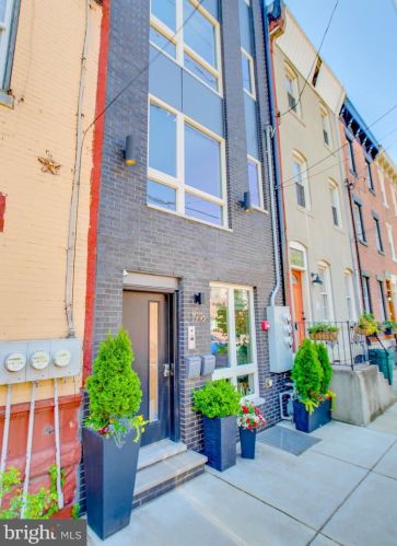 1918 Catharine St, Philadelphia, PA 19146-1810