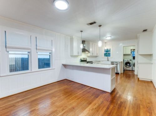 1703 Belle Pl, Fort Worth TX  76107-3967 exterior