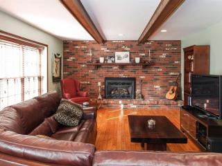 8313 Cambridge Ct, Downers Grove IL  60516-4927 exterior