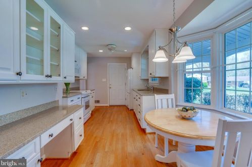 9001 Teddy Rae Ct, Springfield VA 22152-2644 exterior