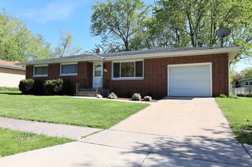 327 Bluebird Ave, Crown Point, IN 46307-4301