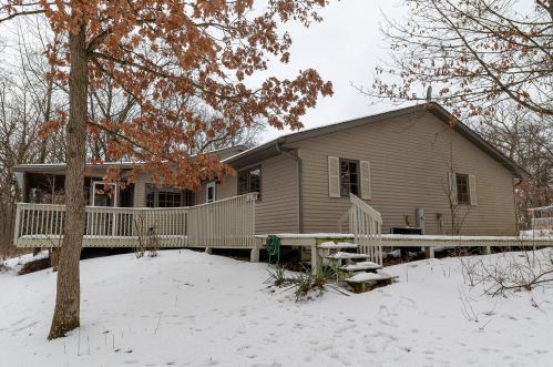 703 Missouri Dr, Nelson, IL 61021-8959