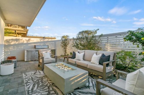 17089 Westport Dr, Huntington Beach CA  92649-4246 exterior