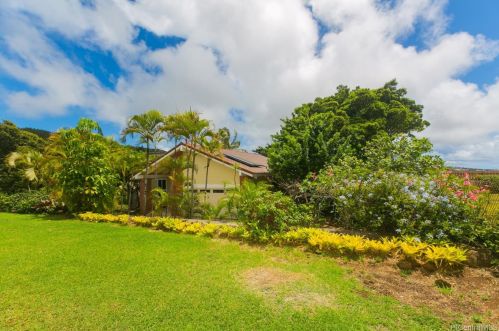 1069 Kaumoku St, Honolulu HI  96825-1307 exterior