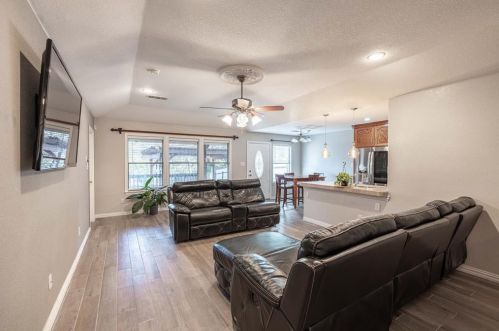 2966 Rosen Ave, Fort Worth, TX 76106-5456