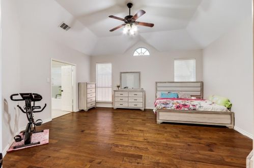 1525 Bastrop Dr, Carrollton TX 75010-6423 exterior