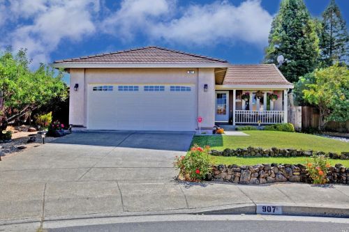 907 Granado Ct, Windsor, CA 95492-7802