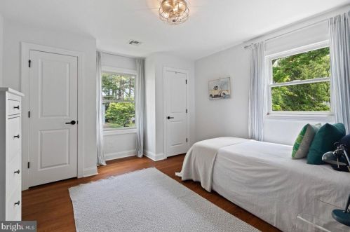 80 Robert Rd, Princeton NJ  08540-5333 exterior