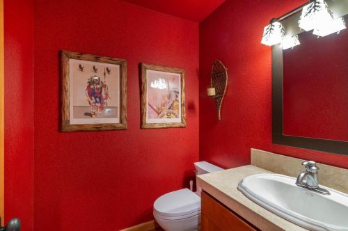 11090 Sitzmark Way, Truckee CA  96161-6128 exterior