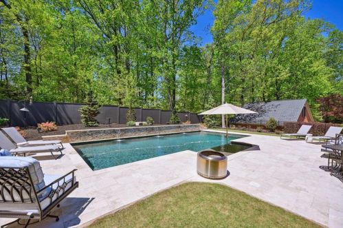 6930 Hunters Knl, Atlanta GA  30328-1763 exterior