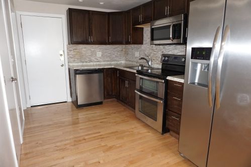 709 Elmwood Dr, Hudson NH  03051-3245 exterior