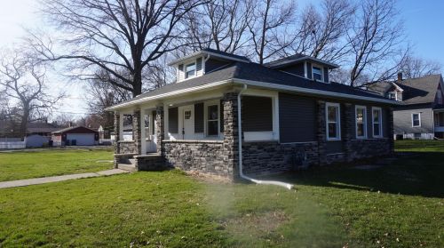 304 3rd St, Momence, IL 60954-1304