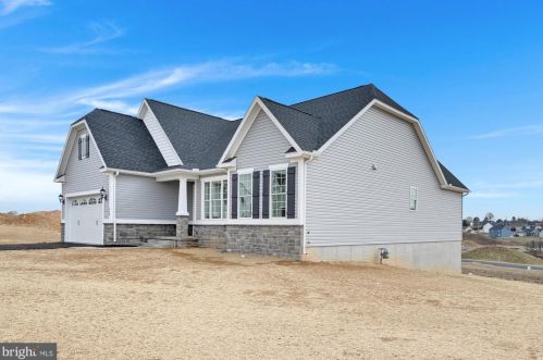 110 Stonewicke Dr, Hanover, PA 17331