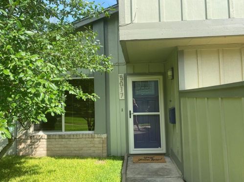 5017 Fort Clark Dr, Austin TX  78745-2435 exterior