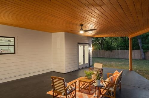 5006 Buffalo Pass, Austin TX  78745-2832 exterior