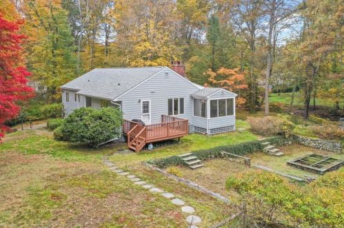 33 Geneva Rd, Norwalk, CT 06850-2708
