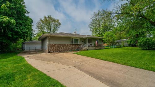 2525 Drexel Dr, Hobart, IN 46342-3525