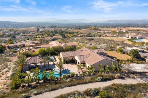 7756 Kingdom Dr, Riverside CA  92506 exterior