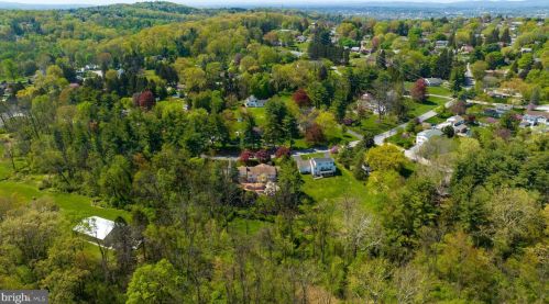 2033 Crescent Rd, York PA  17403-4760 exterior