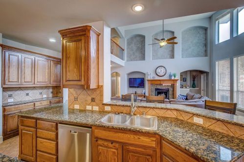 1408 Flowers Dr, Carrollton TX 75007-1470 exterior