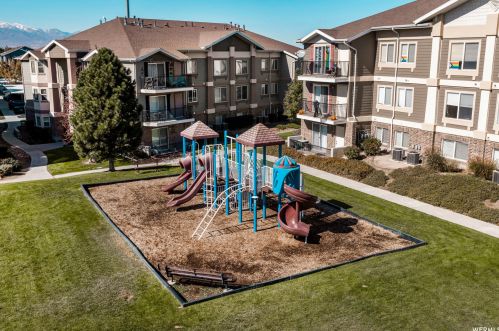 8242 Corinth Rd, Sandy UT  84070-2082 exterior