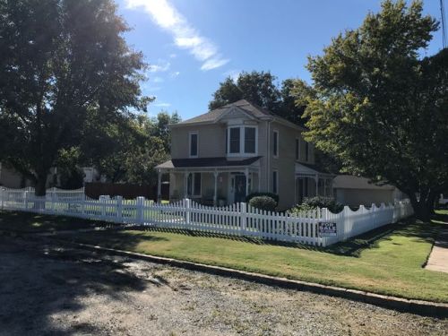 229 Maple Ave, Newkirk, OK 74647-2028