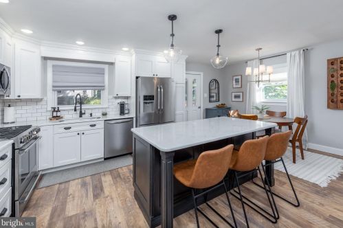 1213 Oakwood Rd, Tavistock NJ exterior