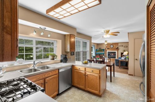 1080 Birchbark Trl, Carol Stream IL  60188-9186 exterior