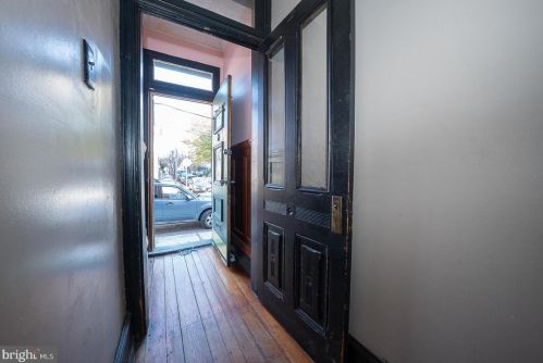 926 30th St, Philadelphia, PA 19130-1136