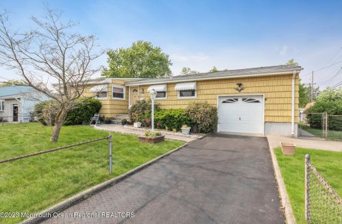 1 Georgetown Ln, Hazlet, NJ 07730-2309