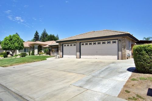3047 Sultana Dr, Madera, CA 93637-5941