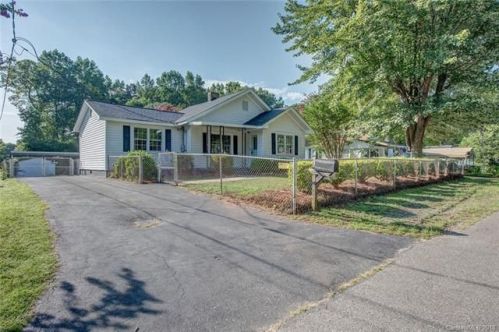 36 Stowe St, Lowell, NC 28098-1251