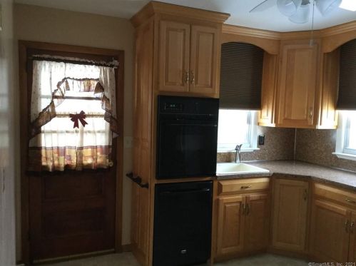 122 Kelsey St, Waterbury, CT 06706-2511