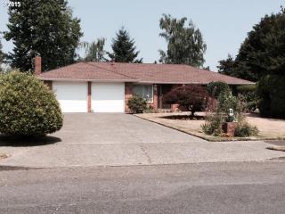 16229 Rhone St, Portland, OR 97236-1945