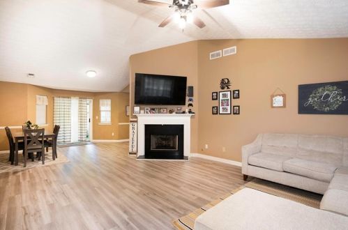 122 Meadow View Dr, Jackson GA  30233-2908 exterior