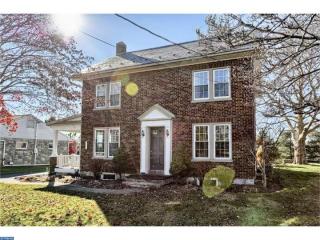 110 Schoeneck Rd, Ephrata, PA 17522-9607