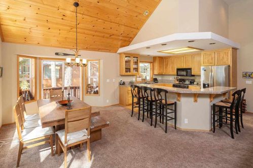 13848 Copenhagen Dr, Truckee CA  96161-6626 exterior