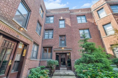907 Cornelia Ave, Chicago, IL 60657-1786