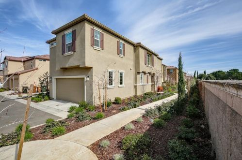 4636 Ocean Ln, Elk Grove, CA 95757-2547