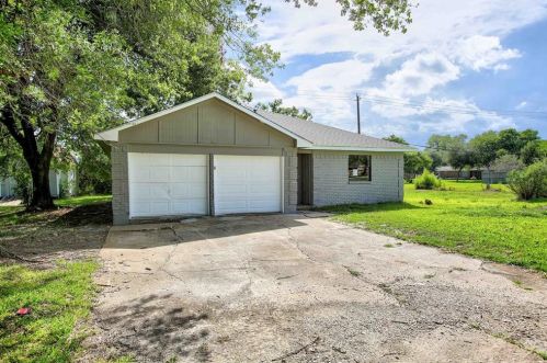 306 Holmes St, Morgans Point TX  77571-5625 exterior