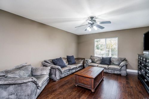 2121 Chateau Ct, Chula Vista CA  91913-3161 exterior