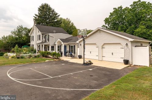 156 Bluestone Rd, York, PA 17406-9202
