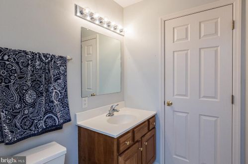 673 Royal Vw Dr, Lancaster PA  17601-2873 exterior