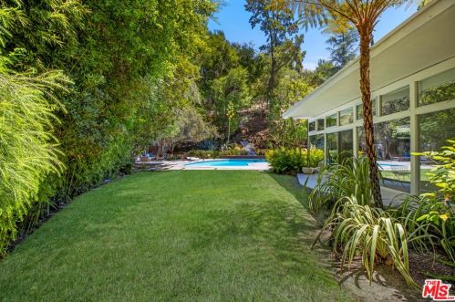 3700 Hayvenhurst Ave, Van Nuys, CA 91436-3844