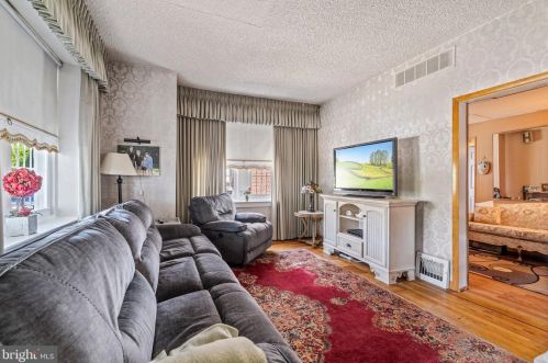 6729 Jackson St, Philadelphia PA  19135-2210 exterior