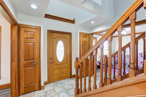 5253 Hearthstone Dr, Springfield OH  45502-8364 exterior