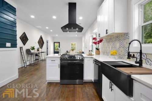 5600 Feldwood Rd, Atlanta GA  30349-2809 exterior