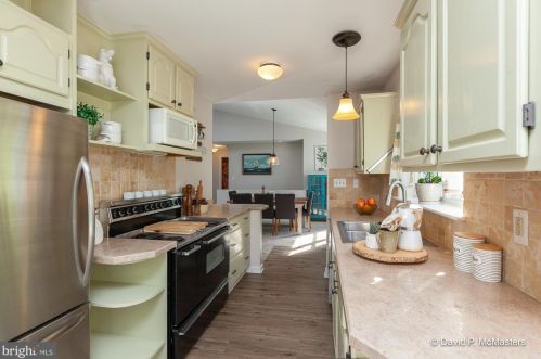 423 Shannondale Rd, Harpers Ferry WV 25425-4564 exterior