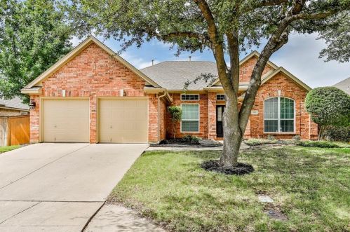 3525 Stone Creek Ln, Fort Worth, TX 76137-1900